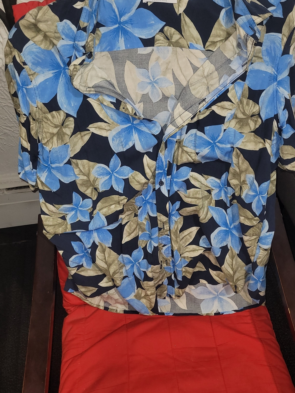 Men’s Casual Button-Down Shirt in Blue Floral